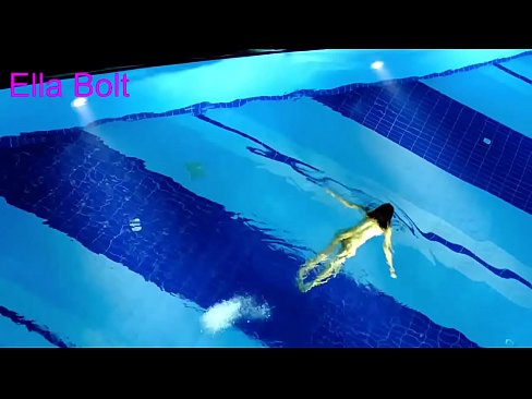 ❤️ मी पाहणे थांबवू शकत नाही, तरुण गोरा ELLA BOLT रिसॉर्ट पूलमध्ये नग्न पोहताना पकडला गेला ❤❌ आमच्याकडे mr.xxx050890.ru ❤